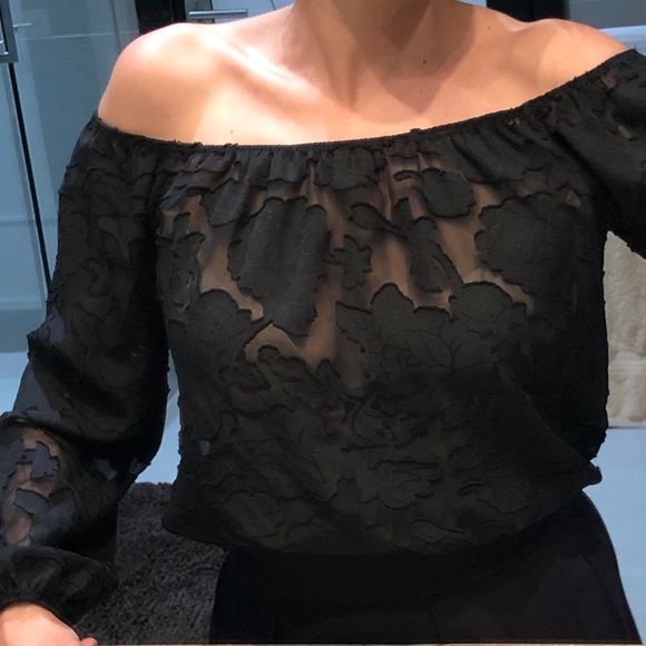 Beautiful top - Picture 3 of 7